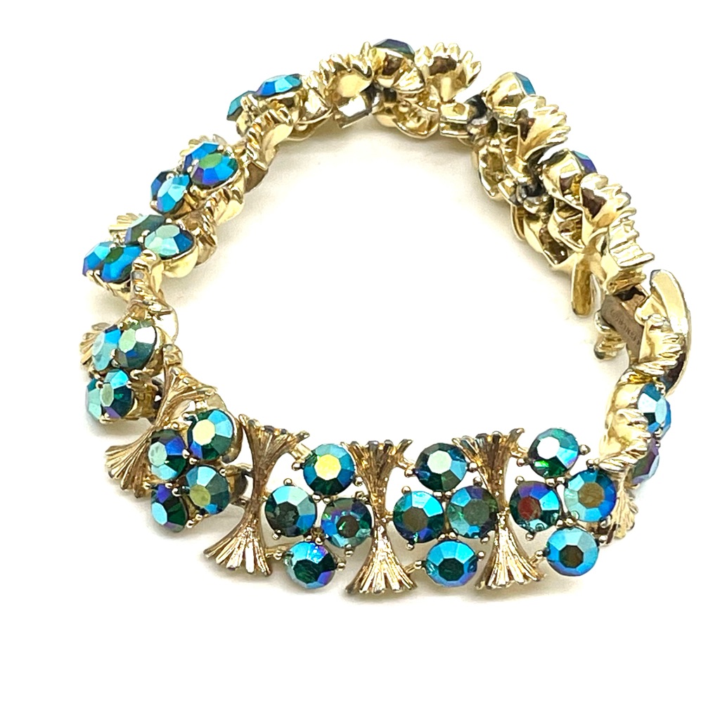 Collectible Vintage Lisner Bracelet 7 85$